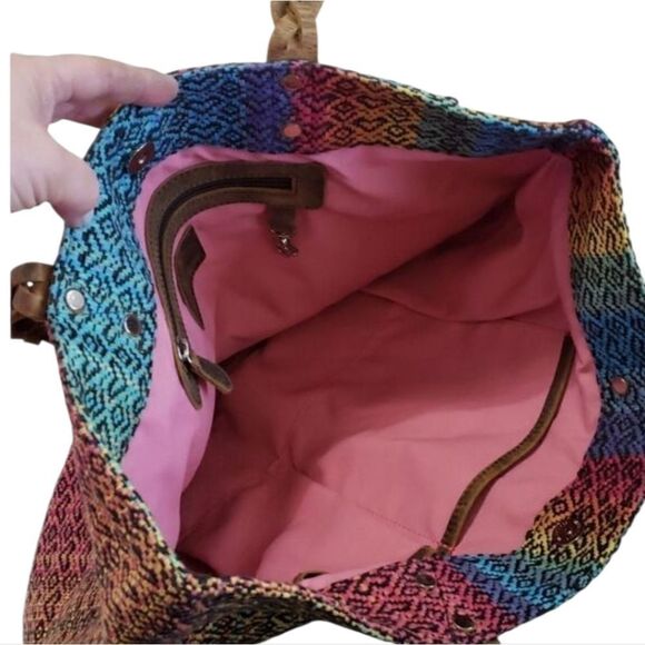 Daja Designs Leather And Handwoven Rainbow Heart  Tote - Picture 3 of 6